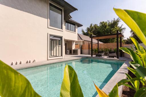 Newly Pool Villa Behind Kad Farang