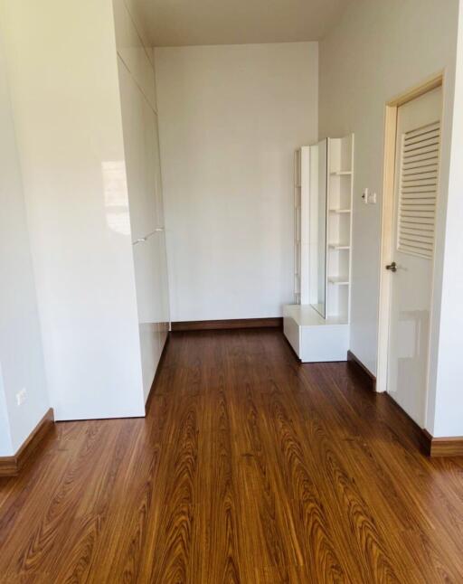 4 Bedroom House for Sale in Hang Dong