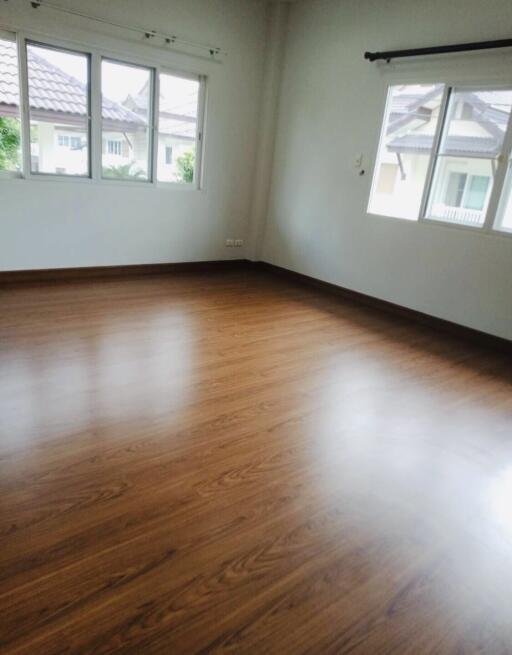 4 Bedroom House for Sale in Hang Dong