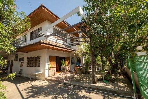 5 Bedroom, Thai Style House Excellent Location 5 minutes from Old Town