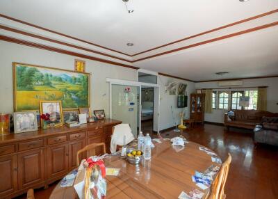 5 Bedroom, Thai Style House Excellent Location 5 minutes from Old Town