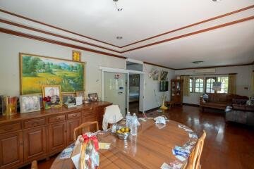 5 Bedroom, Thai Style House Excellent Location 5 minutes from Old Town