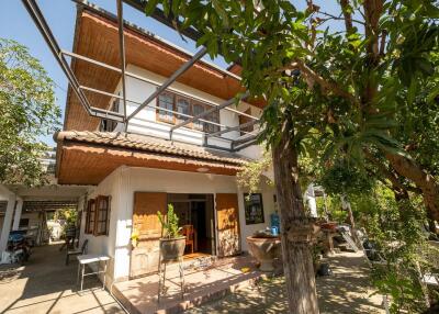 5 Bedroom, Thai Style House Excellent Location 5 minutes from Old Town