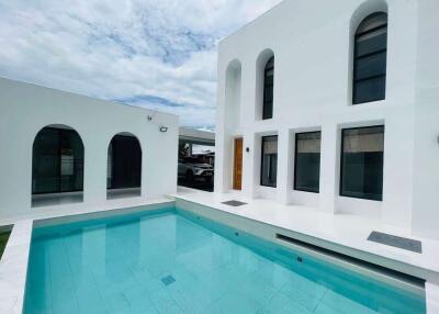 520 Sqm., 5 Beds, 6 Baths House listed for ฿ 14,900,000.