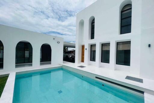 520 Sqm., 5 Beds, 6 Baths House listed for ฿ 14,900,000.