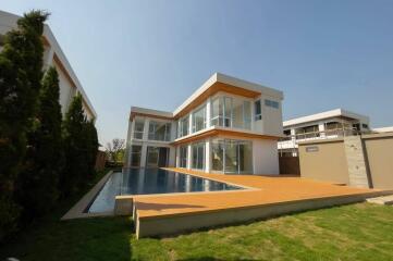 4 Bedroom in Band High-end Development in San Kamphaeng