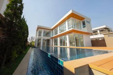 4 Bedroom in Band High-end Development in San Kamphaeng