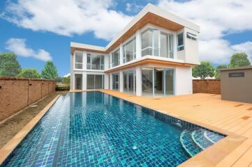 4 Bedroom in Band High-end Development in San Kamphaeng