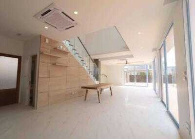 4 Bedroom in Band High-end Development in San Kamphaeng