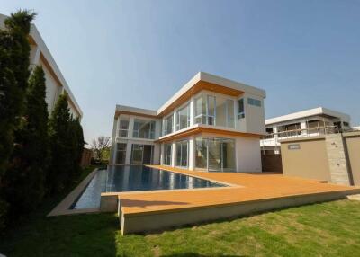 4 Bedroom in Band High-end Development in San Kamphaeng