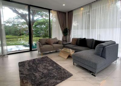 4 Bedroom Lakeside Pool Villa in Wang Tan Hang Dong