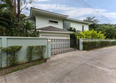 3 Bedroom, Riverside Pool Villa in San Sai