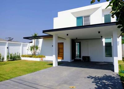 600 Sqm., 4 Beds, 7 Baths House listed for ฿ 14,990,000.