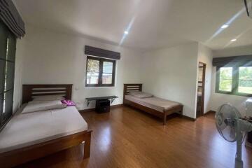 Single Story 2 Bedroom with Guesthouses in Hang Dong