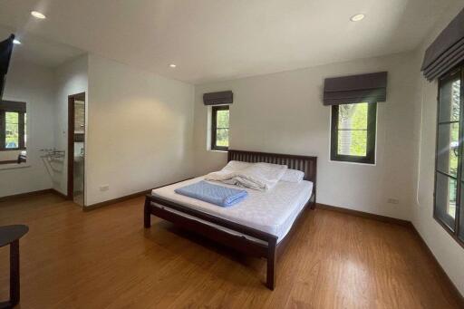 Single Story 2 Bedroom with Guesthouses in Hang Dong