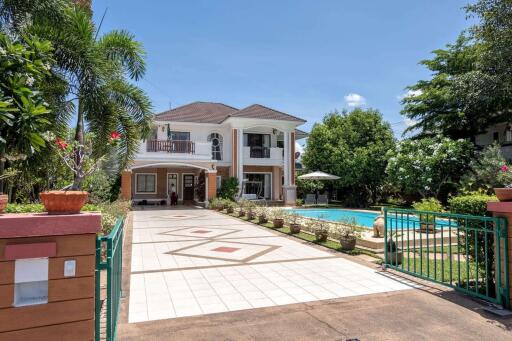 312 Sqm., 4 Beds, 4 Baths House listed for ฿ 15,000,000.