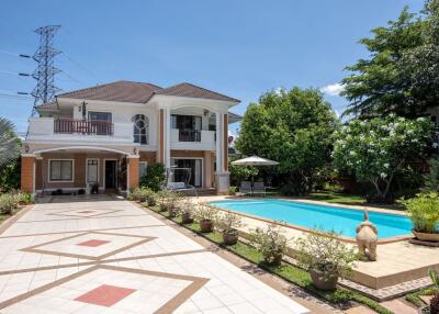 4 Bedroom with Pool in San Sai