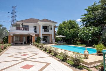 4 Bedroom with Pool in San Sai