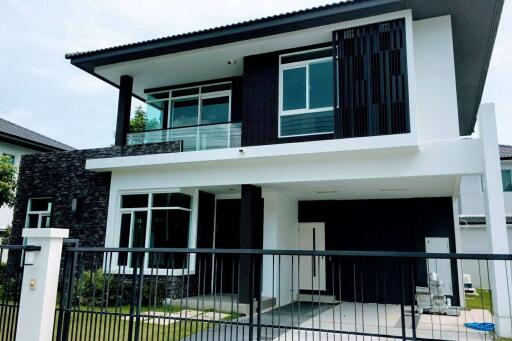 188 Sqm., 4 Beds, 3 Baths House listed for ฿ 10,000,000.