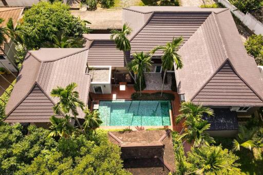 4 Bedroom Pool Villa with Guesthouse near Ruamchok Mall