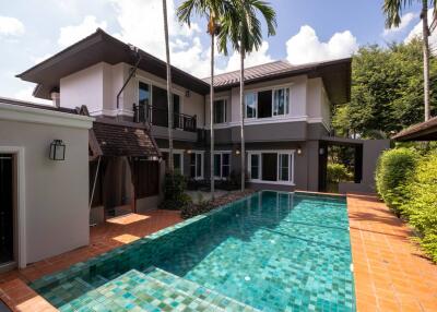 4 Bedroom Pool Villa with Guesthouse near Ruamchok Mall