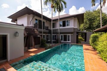 4 Bedroom Pool Villa with Guesthouse near Ruamchok Mall