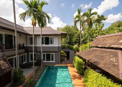 4 Bedroom Pool Villa with Guesthouse near Ruamchok Mall