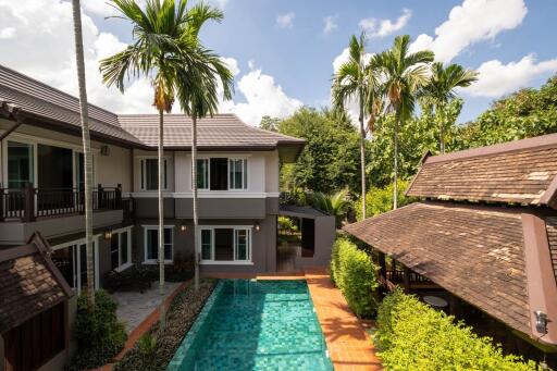 4 Bedroom Pool Villa with Guesthouse near Ruamchok Mall