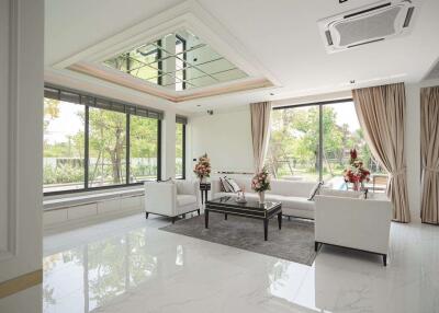 5 Bedroom Luxury Pool Villa in Wang Tan Hang Dong