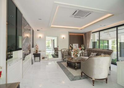 5 Bedroom Luxury Pool Villa in Wang Tan Hang Dong