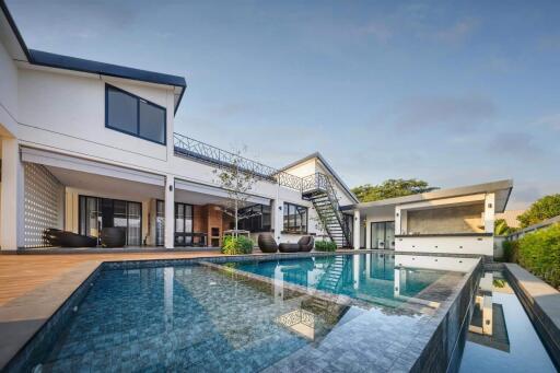 4 Bedroom Pool Villa in City