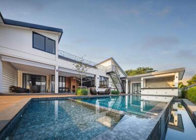 4 Bedroom Pool Villa in City