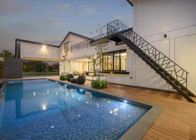 4 Bedroom Pool Villa in City