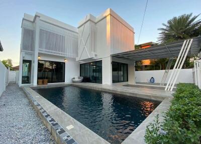 4 Bedroom Pool Villa in San Sai