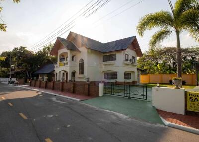 500 Sqm., 4 Beds, 3 Baths House listed for ฿ 17,000,000.