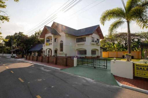 500 Sqm., 4 Beds, 3 Baths House listed for ฿ 17,000,000.