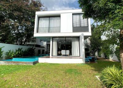 350 Sqm., 4 Beds, 5 Baths House listed for ฿ 17,000,000.