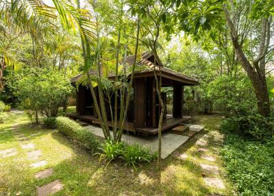 Lanna and Traditional House Complex in San Pa Tong