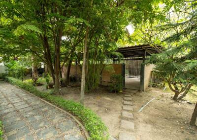 Lanna and Traditional House Complex in San Pa Tong