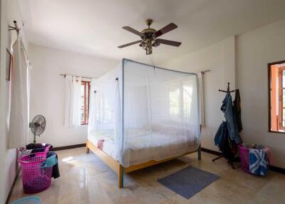 2 Bedroom Thai Style with Guesthouse on 3 Rai in Saraphi