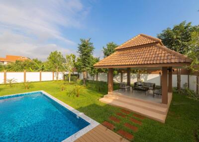 Luxury 5 Bedroom Pool Villa in City