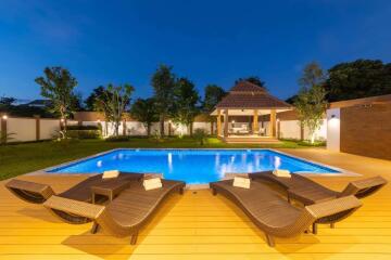 Luxury 5 Bedroom Pool Villa in City