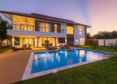 Luxury 5 Bedroom Pool Villa in City