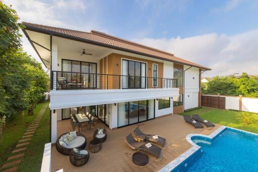 Luxury 5 Bedroom Pool Villa in City