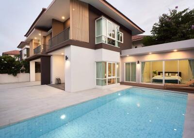 4 Bedroom Pool Villa in Siriporn Village San Kamphaeng