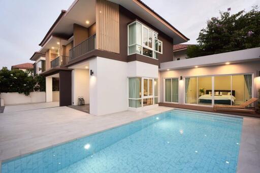 4 Bedroom Pool Villa in Siriporn Village San Kamphaeng