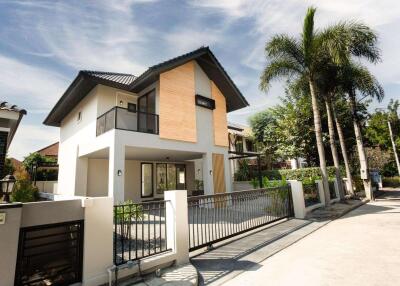 182 Sqm., 3 Beds, 3 Baths House listed for ฿ 7,490,000.