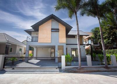 182 Sqm., 3 Beds, 3 Baths House listed for ฿ 7,490,000.