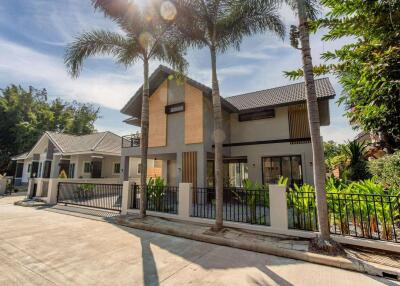 182 Sqm., 3 Beds, 3 Baths House listed for ฿ 7,490,000.