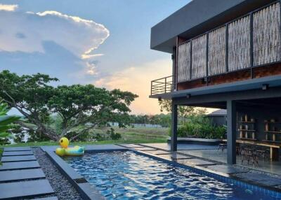 3 Bedroom Lakeside Pool Villa ในดอยสะเก็ด